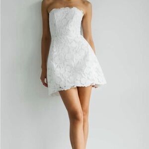 Elegant White Strapless Lace Dress